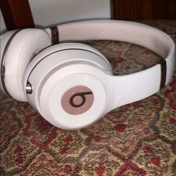 Beats Solo3 Wireless - Picture 1 of 5